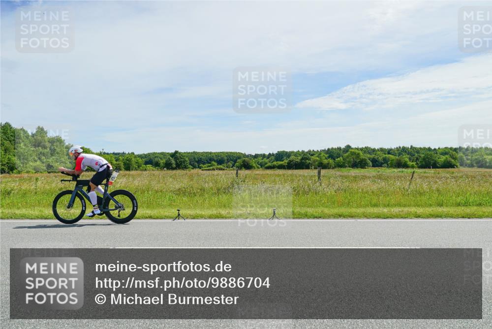 21.06.2026 - Viking Triathlon Michael Burmester http://msf.ph/oto/9886704 21.06.2026 11:51:09 Radfahren 106, 413, 564, 590, 647 meine-sportfotos.de