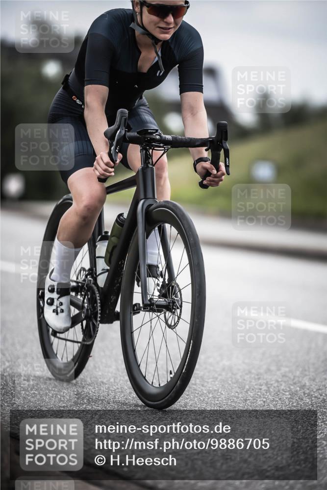 21.06.2026 - 29. Vierlanden-Triathlon H.Heesch http://msf.ph/oto/9886705 21.06.2026 10:41:34 Radfahren 221, 295, 397 meine-sportfotos.de