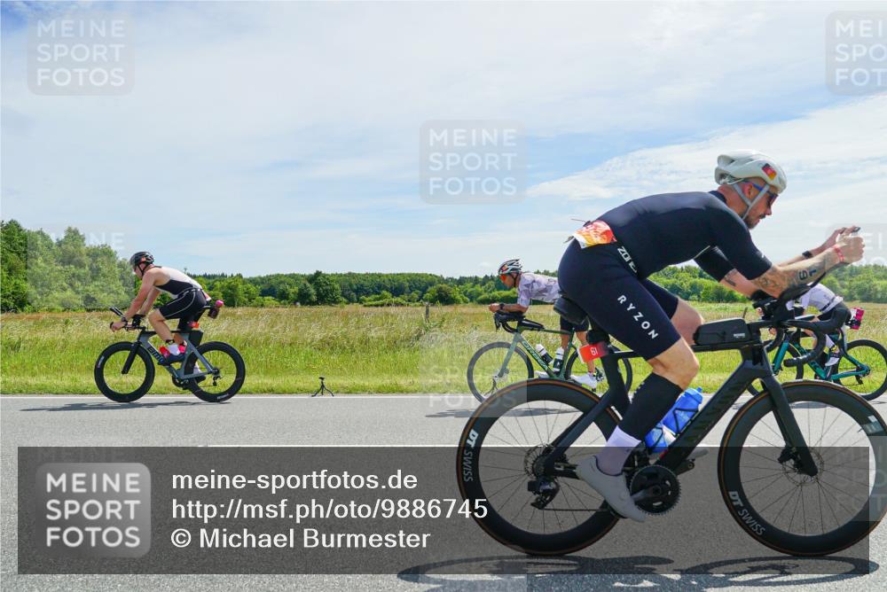 21.06.2026 - Viking Triathlon Michael Burmester http://msf.ph/oto/9886745 21.06.2026 11:52:04 Radfahren 61, 77, 80, 80, 141, 359, 410, 423, 491, 550, 636 meine-sportfotos.de