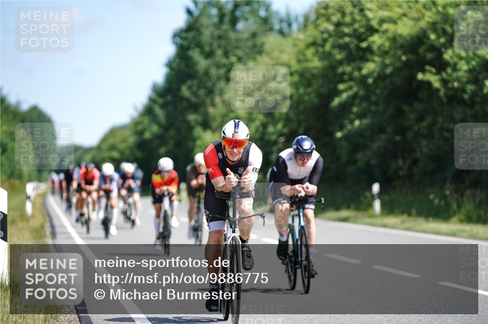 21.06.2026 - Viking Triathlon Michael Burmester http://msf.ph/oto/9886775 21.06.2026 11:30:00 Radfahren 27, 34, 45, 125, 127, 150, 167, 188, 220, 300, 327, 333, 340, 356, 464, 519, 601, 610, 615, 646, 647, 656, 663 meine-sportfotos.de