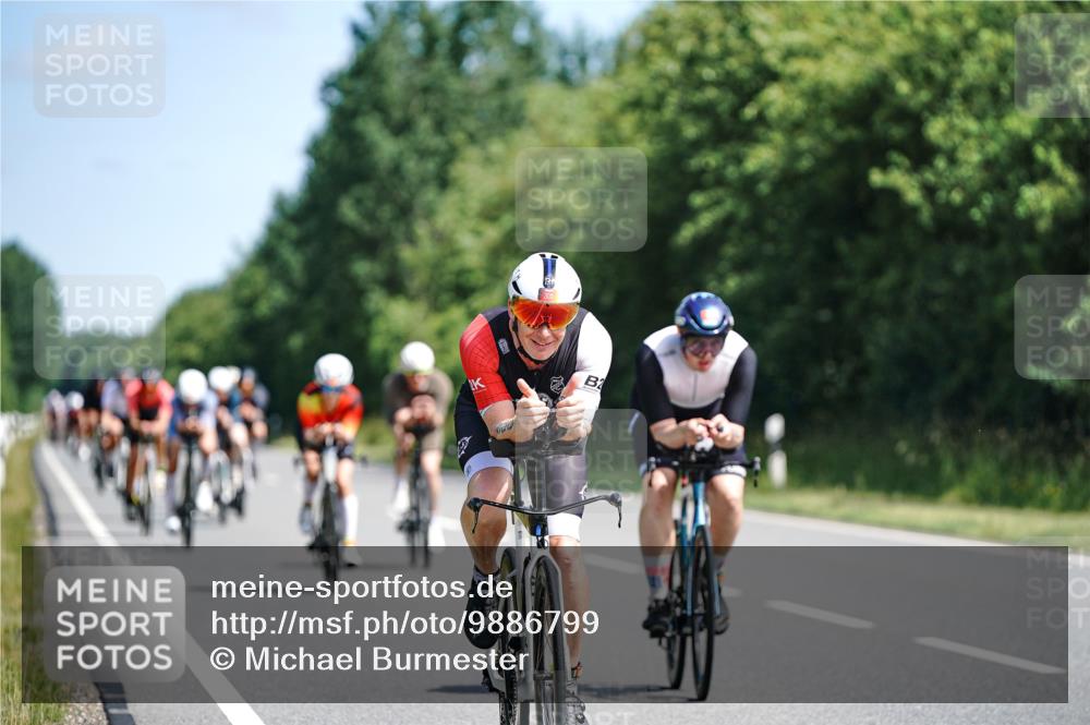21.06.2026 - Viking Triathlon Michael Burmester http://msf.ph/oto/9886799 21.06.2026 11:30:00 Radfahren 27, 34, 45, 125, 127, 150, 167, 188, 220, 300, 327, 333, 340, 356, 464, 519, 601, 610, 615, 646, 647, 656, 663 meine-sportfotos.de