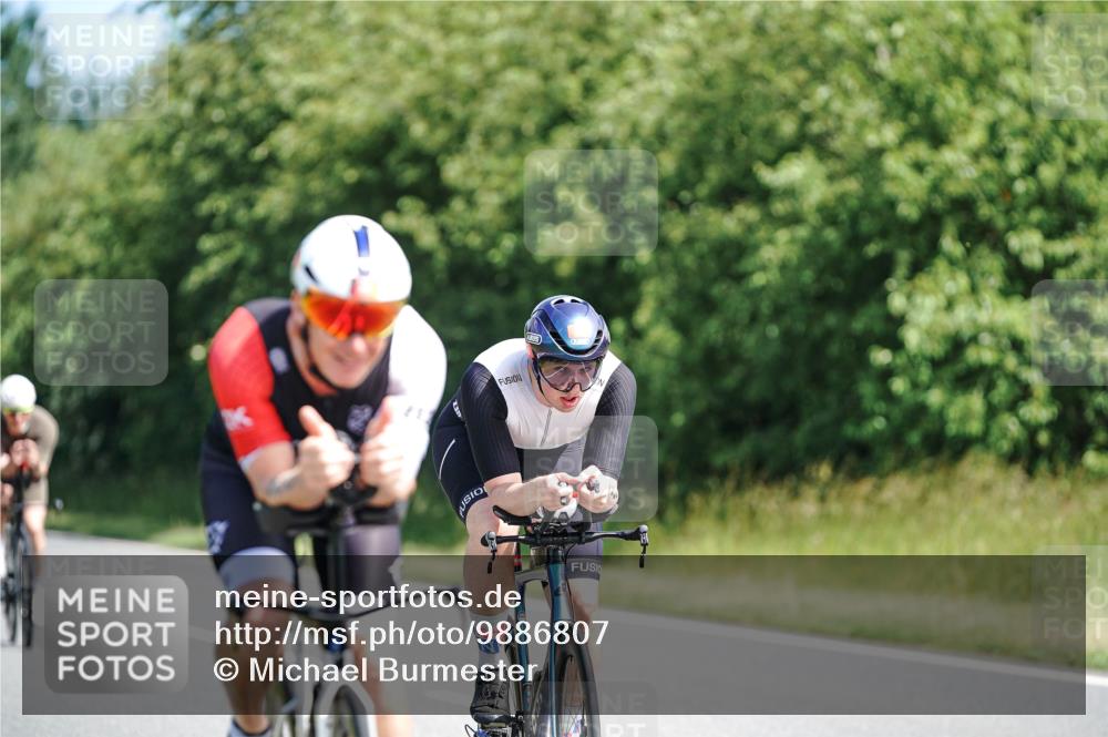 21.06.2026 - Viking Triathlon Michael Burmester http://msf.ph/oto/9886807 21.06.2026 11:30:01 Radfahren 27, 34, 45, 125, 127, 150, 167, 188, 220, 300, 327, 333, 340, 356, 464, 519, 601, 610, 615, 646, 647, 656, 663 meine-sportfotos.de