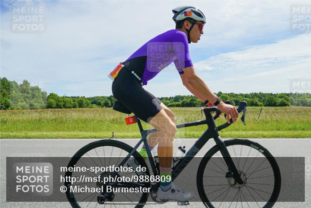21.06.2026 - Viking Triathlon Michael Burmester http://msf.ph/oto/9886809 21.06.2026 11:52:39 Radfahren 27, 117, 180, 184, 233, 452, 516 meine-sportfotos.de
