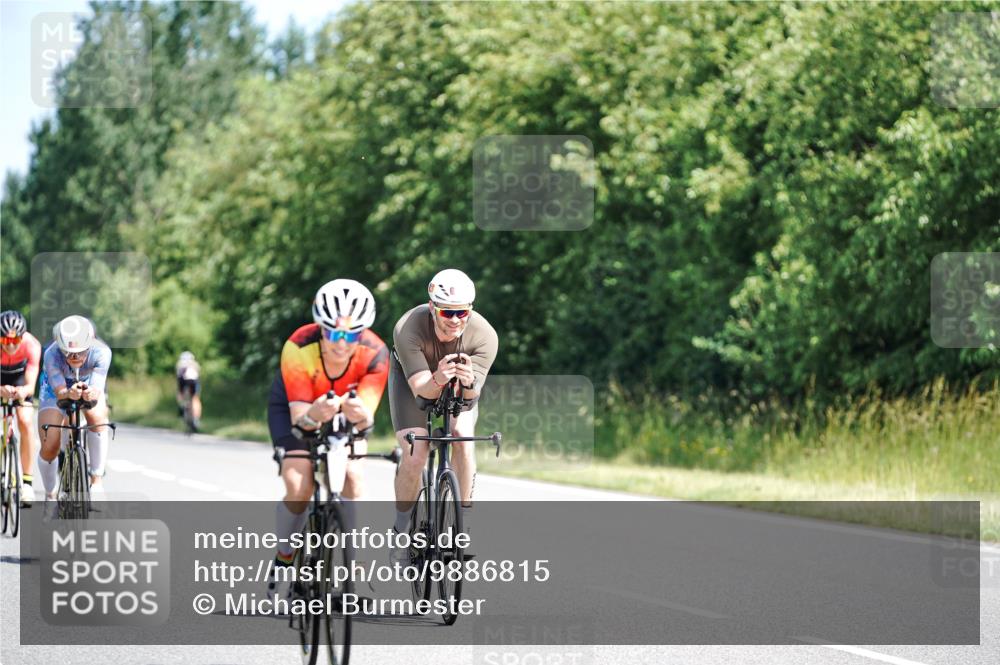 21.06.2026 - Viking Triathlon Michael Burmester http://msf.ph/oto/9886815 21.06.2026 11:30:02 Radfahren 27, 34, 45, 125, 127, 167, 188, 220, 300, 327, 333, 340, 356, 464, 519, 601, 610, 615, 646, 647, 656, 663 meine-sportfotos.de