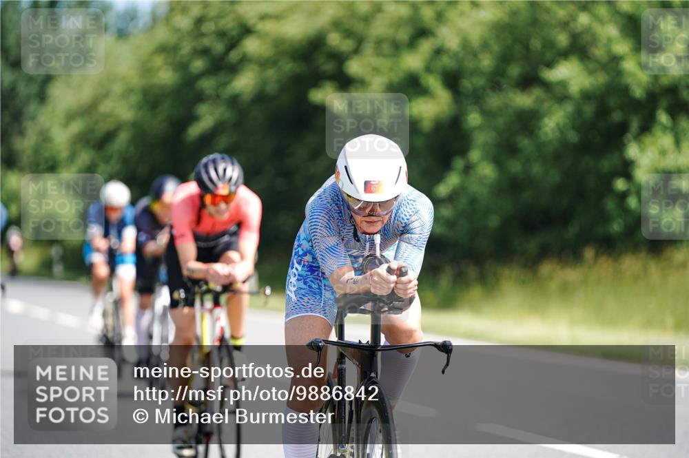 21.06.2026 - Viking Triathlon Michael Burmester http://msf.ph/oto/9886842 21.06.2026 11:30:04 Radfahren 27, 34, 45, 125, 127, 167, 188, 220, 300, 327, 333, 340, 356, 464, 519, 601, 610, 615, 646, 647, 656, 663 meine-sportfotos.de
