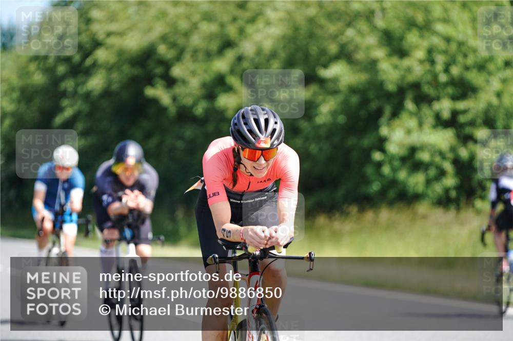 21.06.2026 - Viking Triathlon Michael Burmester http://msf.ph/oto/9886850 21.06.2026 11:30:04 Radfahren 27, 34, 45, 125, 127, 167, 188, 220, 300, 327, 333, 340, 356, 464, 519, 601, 610, 615, 646, 647, 656, 663 meine-sportfotos.de