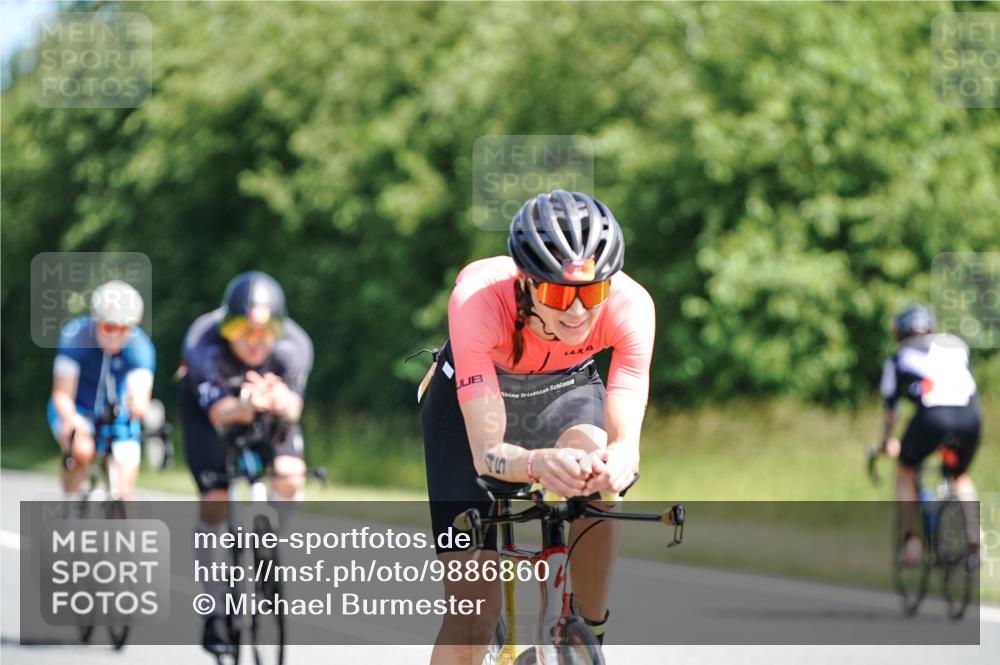 21.06.2026 - Viking Triathlon Michael Burmester http://msf.ph/oto/9886860 21.06.2026 11:30:04 Radfahren 27, 34, 45, 125, 127, 167, 188, 220, 300, 327, 333, 340, 356, 464, 519, 601, 610, 615, 646, 647, 656, 663 meine-sportfotos.de