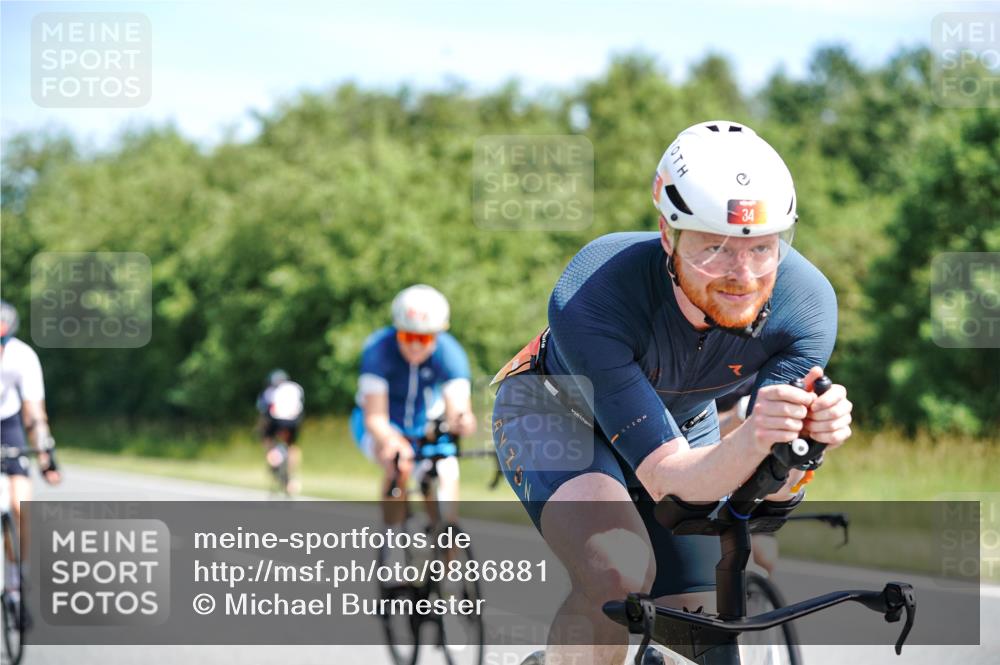 21.06.2026 - Viking Triathlon Michael Burmester http://msf.ph/oto/9886881 21.06.2026 11:30:06 Radfahren 27, 34, 45, 125, 127, 167, 188, 300, 327, 333, 340, 601, 610, 615, 646, 647, 656, 663 meine-sportfotos.de