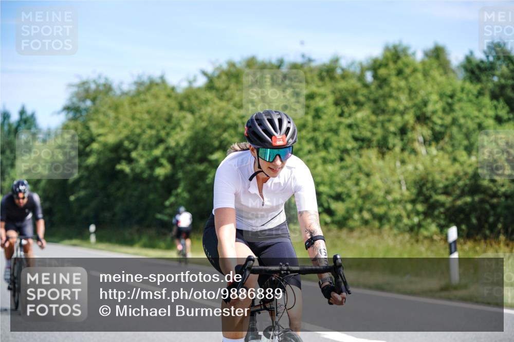 21.06.2026 - Viking Triathlon Michael Burmester http://msf.ph/oto/9886889 21.06.2026 11:30:07 Radfahren 27, 34, 45, 125, 127, 167, 188, 300, 327, 333, 340, 601, 610, 615, 646, 647, 656, 663 meine-sportfotos.de