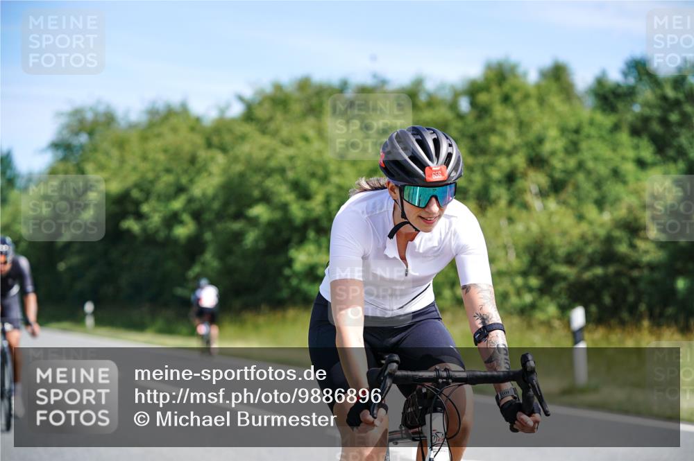 21.06.2026 - Viking Triathlon Michael Burmester http://msf.ph/oto/9886896 21.06.2026 11:30:07 Radfahren 27, 34, 45, 125, 127, 167, 188, 300, 327, 333, 340, 601, 610, 615, 646, 647, 656, 663 meine-sportfotos.de