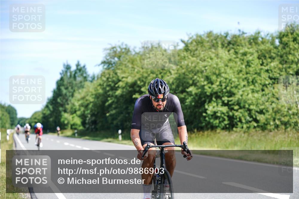 21.06.2026 - Viking Triathlon Michael Burmester http://msf.ph/oto/9886903 21.06.2026 11:30:07 Radfahren 27, 34, 45, 125, 127, 167, 188, 300, 327, 333, 340, 601, 610, 615, 646, 647, 656, 663 meine-sportfotos.de