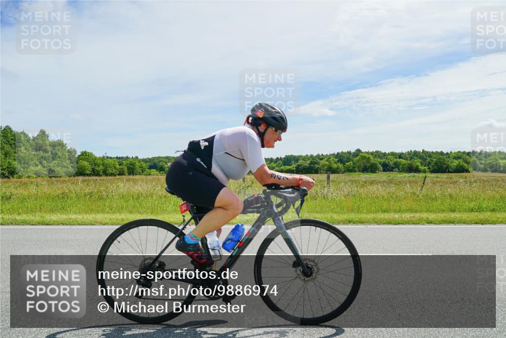 21.06.2026 - Viking Triathlon Michael Burmester http://msf.ph/oto/9886974 21.06.2026 11:54:12 Radfahren 62, 81, 143, 209, 309, 347, 354, 424, 448, 579, 662 meine-sportfotos.de