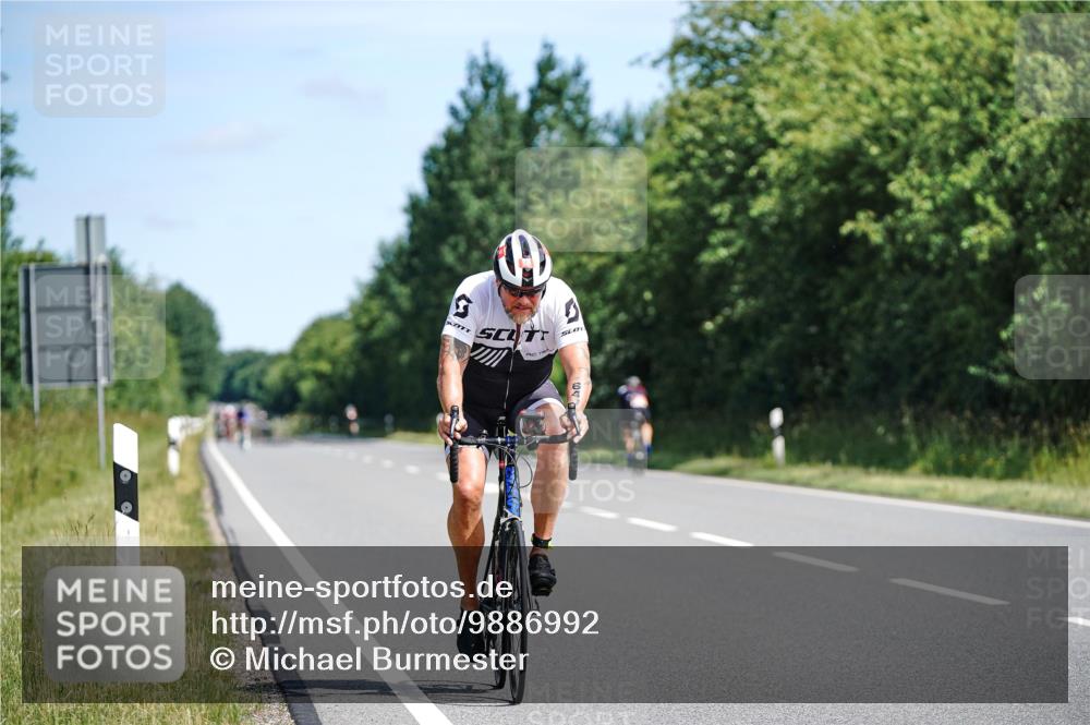 21.06.2026 - Viking Triathlon Michael Burmester http://msf.ph/oto/9886992 21.06.2026 11:30:19 Radfahren 27, 127, 175, 229, 333, 405, 610, 646, 647, 647 meine-sportfotos.de