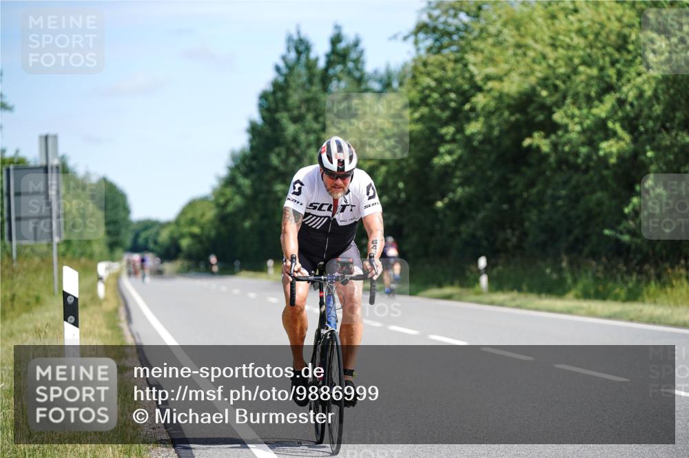 21.06.2026 - Viking Triathlon Michael Burmester http://msf.ph/oto/9886999 21.06.2026 11:30:19 Radfahren 27, 127, 175, 229, 333, 405, 610, 646, 647, 647 meine-sportfotos.de
