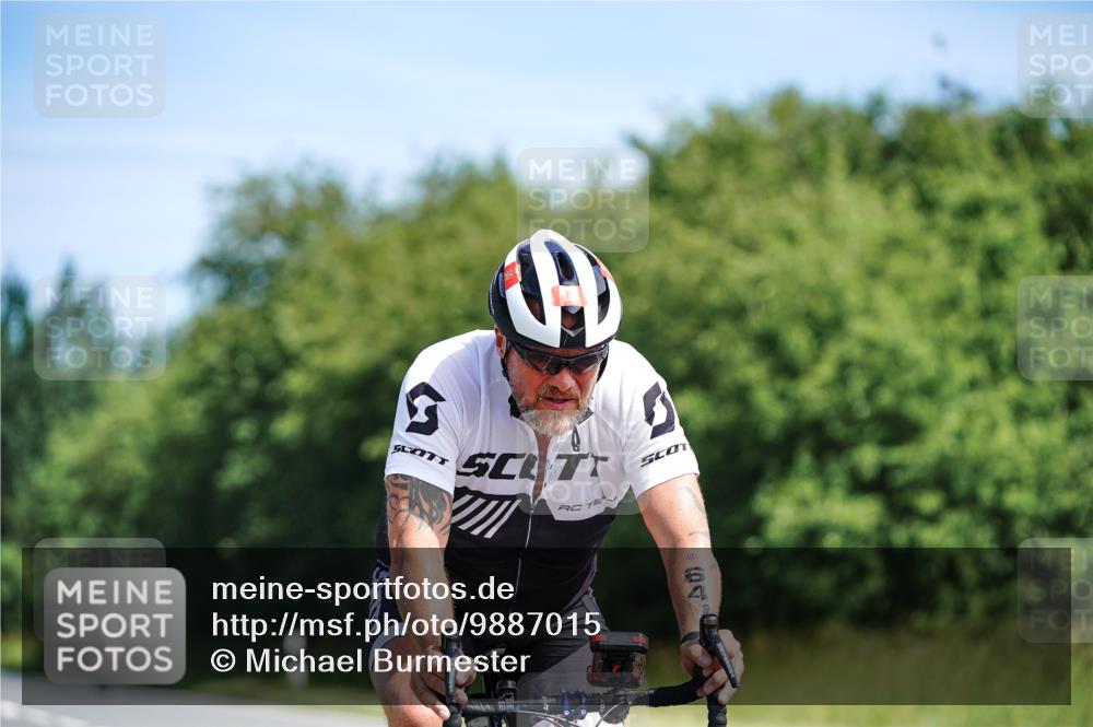 21.06.2026 - Viking Triathlon Michael Burmester http://msf.ph/oto/9887015 21.06.2026 11:30:20 Radfahren 27, 127, 175, 229, 333, 405, 610, 646, 647, 647 meine-sportfotos.de