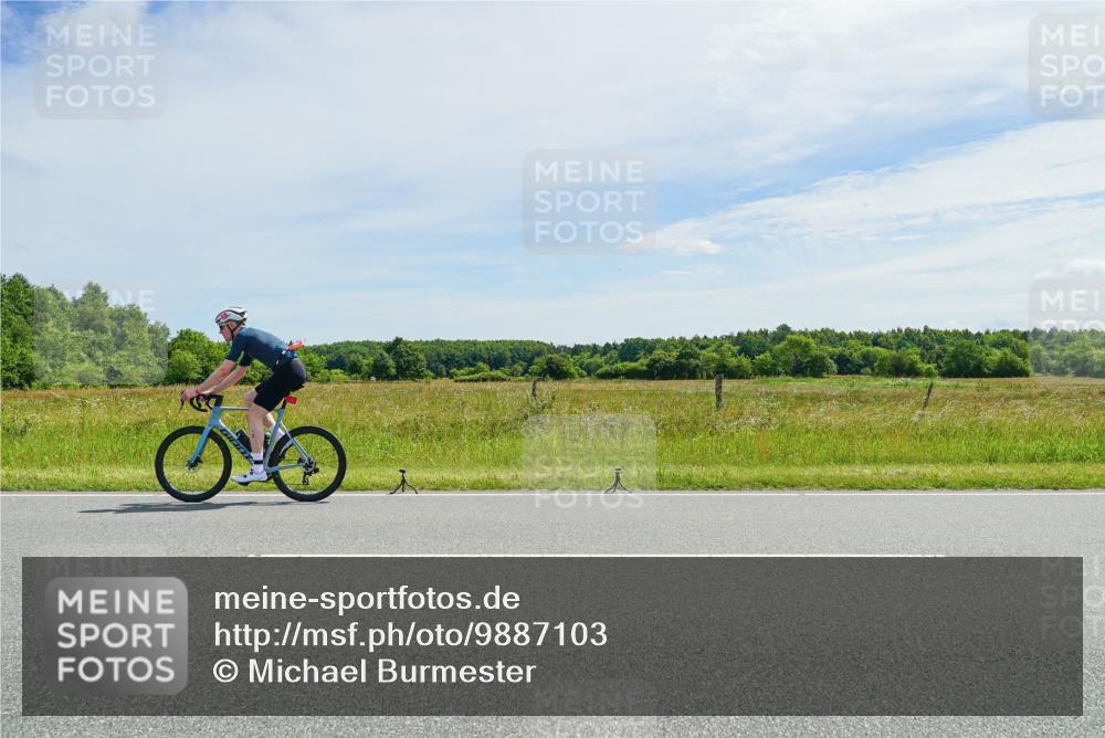 21.06.2026 - Viking Triathlon Michael Burmester http://msf.ph/oto/9887103 21.06.2026 11:54:56 Radfahren 2, 19, 213, 213, 345, 399, 431, 504, 632 meine-sportfotos.de
