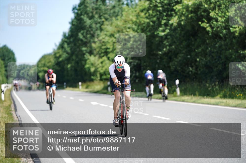21.06.2026 - Viking Triathlon Michael Burmester http://msf.ph/oto/9887117 21.06.2026 11:30:58 Radfahren 104, 152, 393, 410, 489, 492, 493 meine-sportfotos.de
