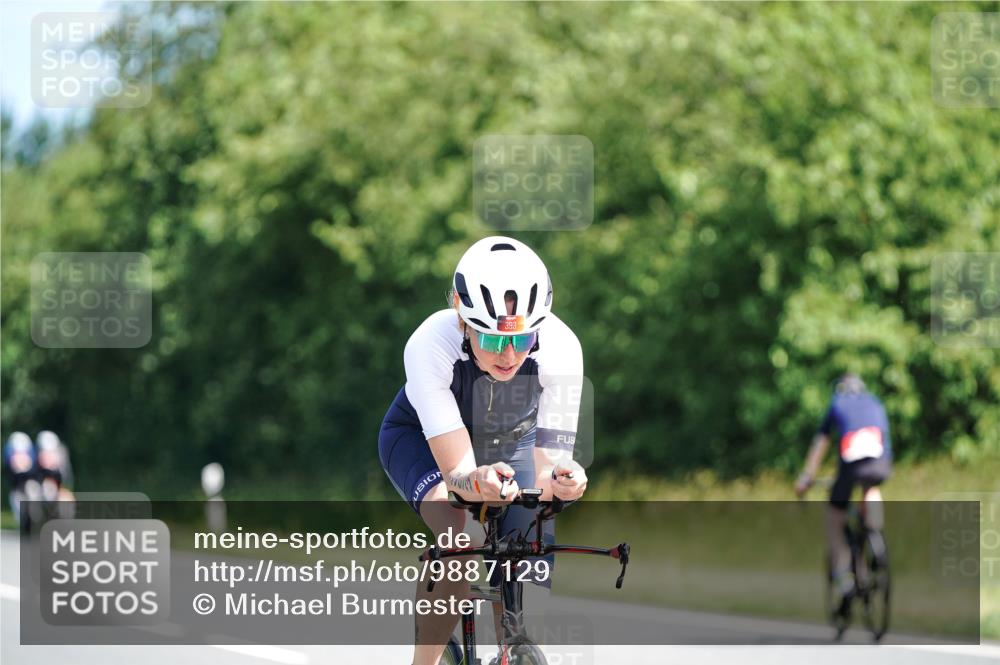 21.06.2026 - Viking Triathlon Michael Burmester http://msf.ph/oto/9887129 21.06.2026 11:30:59 Radfahren 104, 152, 393, 410, 489, 492, 493 meine-sportfotos.de
