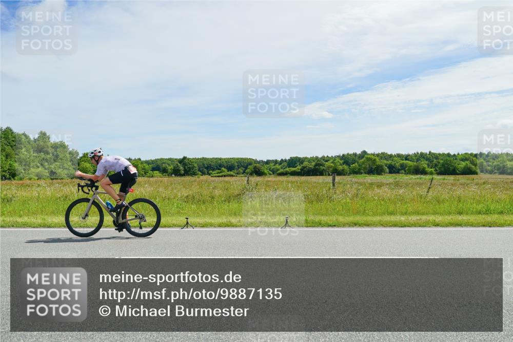 21.06.2026 - Viking Triathlon Michael Burmester http://msf.ph/oto/9887135 21.06.2026 11:55:16 Radfahren 183, 213, 342, 443, 443, 457, 609, 632, 666 meine-sportfotos.de