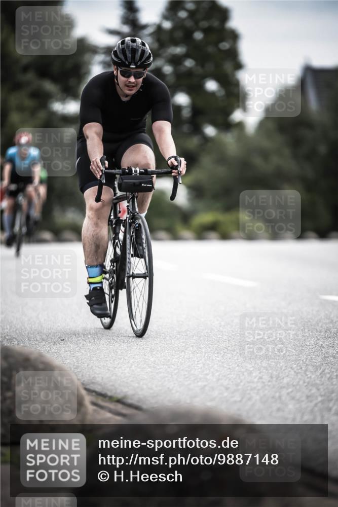 21.06.2026 - 29. Vierlanden-Triathlon H.Heesch http://msf.ph/oto/9887148 21.06.2026 10:43:12 Radfahren 19, 54, 167, 259, 260, 392, 443, 448, 467 meine-sportfotos.de