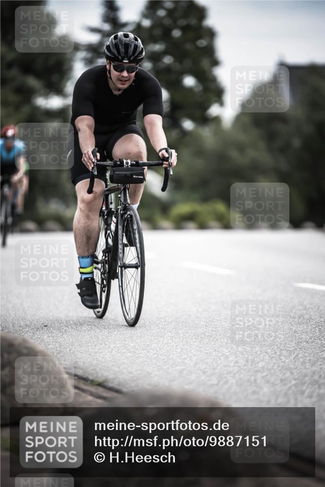 21.06.2026 - 29. Vierlanden-Triathlon H.Heesch http://msf.ph/oto/9887151 21.06.2026 10:43:12 Radfahren 19, 54, 167, 259, 260, 392, 443, 448, 467 meine-sportfotos.de