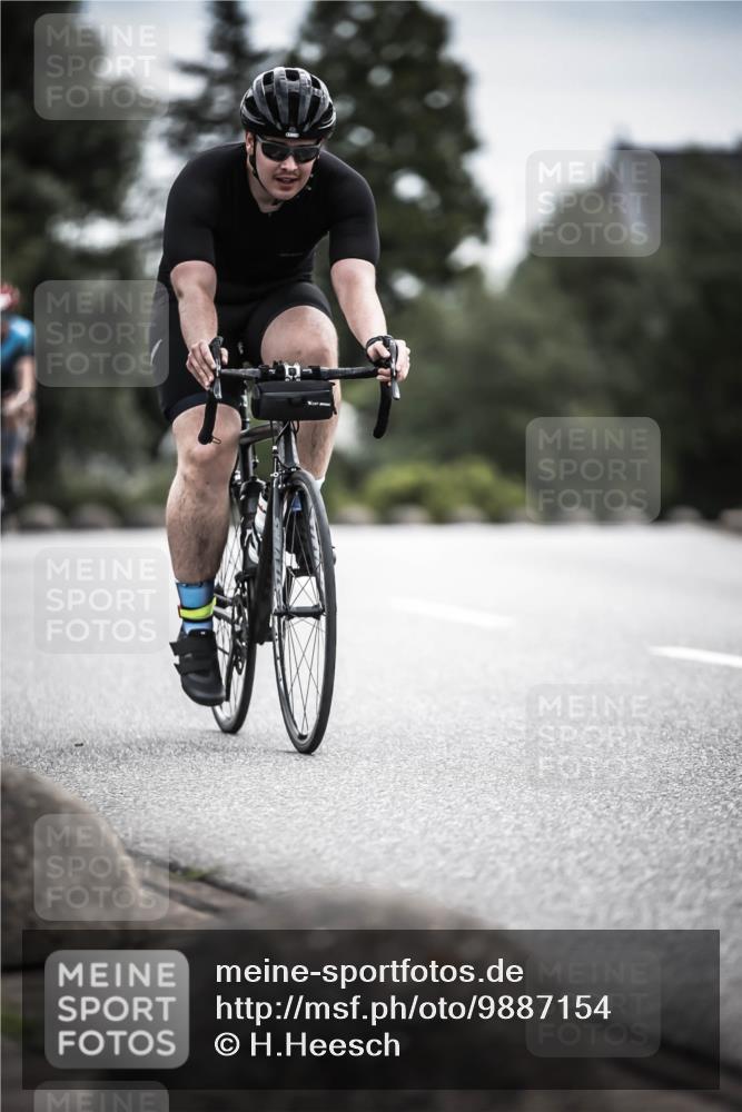 21.06.2026 - 29. Vierlanden-Triathlon H.Heesch http://msf.ph/oto/9887154 21.06.2026 10:43:12 Radfahren 19, 54, 167, 259, 260, 392, 443, 448, 467 meine-sportfotos.de