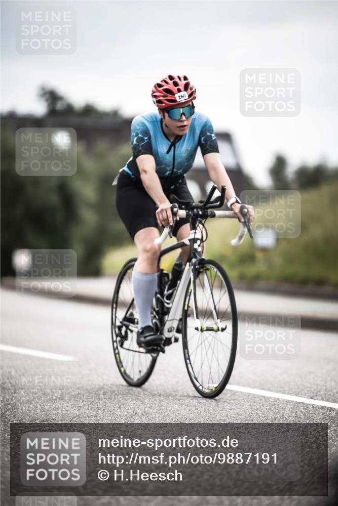 21.06.2026 - 29. Vierlanden-Triathlon H.Heesch http://msf.ph/oto/9887191 21.06.2026 10:43:15 Radfahren 19, 54, 96, 167, 259, 260, 392, 443, 447, 448, 467 meine-sportfotos.de