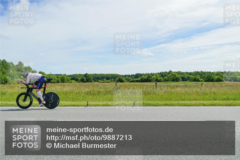 21.06.2026 - Viking Triathlon Michael Burmester http://msf.ph/oto/9887213 21.06.2026 11:55:51 Radfahren 14, 28, 49, 52, 133, 147, 262, 279, 324, 360, 505, 637, 650 meine-sportfotos.de