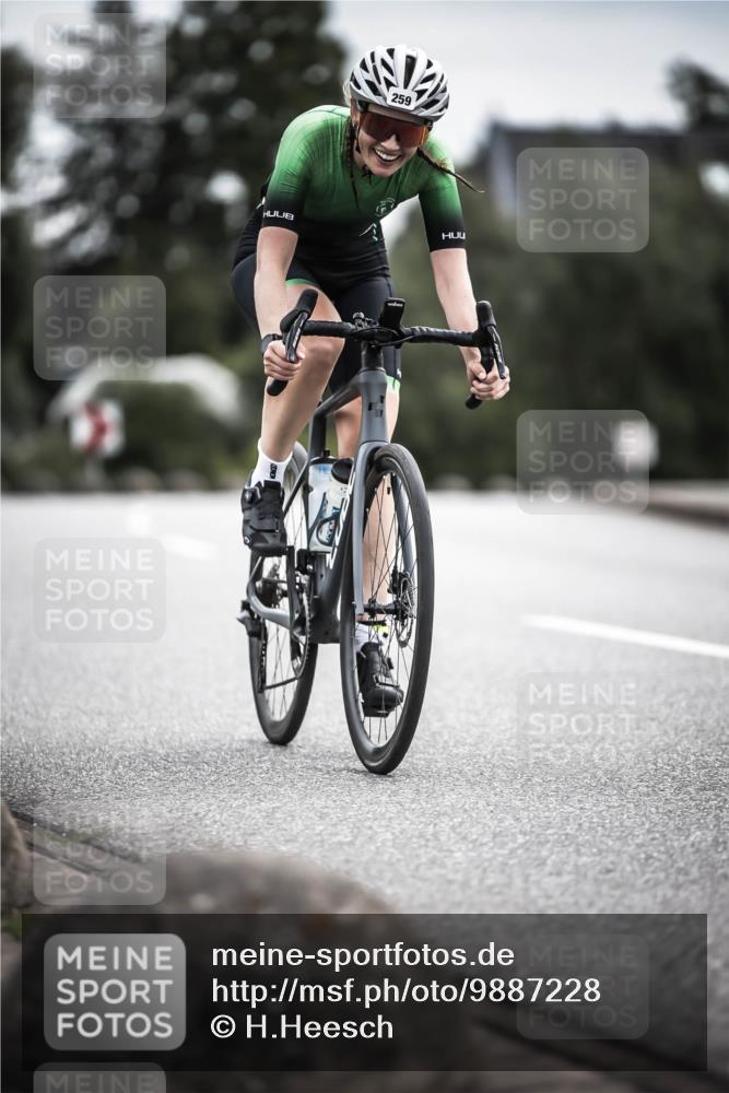 21.06.2026 - 29. Vierlanden-Triathlon H.Heesch http://msf.ph/oto/9887228 21.06.2026 10:43:16 Radfahren 19, 54, 96, 167, 259, 260, 392, 443, 447, 448, 467 meine-sportfotos.de