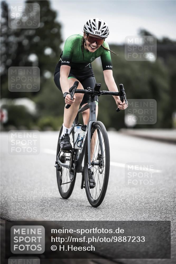 21.06.2026 - 29. Vierlanden-Triathlon H.Heesch http://msf.ph/oto/9887233 21.06.2026 10:43:17 Radfahren 19, 54, 96, 167, 259, 260, 392, 443, 447, 448, 467 meine-sportfotos.de