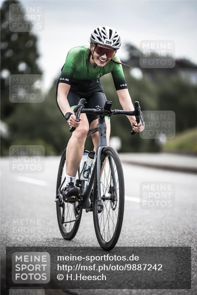 21.06.2026 - 29. Vierlanden-Triathlon H.Heesch http://msf.ph/oto/9887242 21.06.2026 10:43:17 Radfahren 19, 54, 96, 167, 259, 260, 392, 443, 447, 448, 467 meine-sportfotos.de