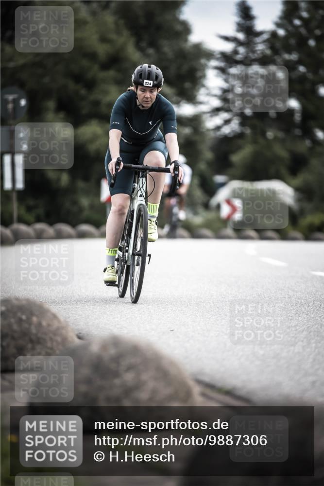 21.06.2026 - 29. Vierlanden-Triathlon H.Heesch http://msf.ph/oto/9887306 21.06.2026 10:43:36 Radfahren 103, 224, 230 meine-sportfotos.de