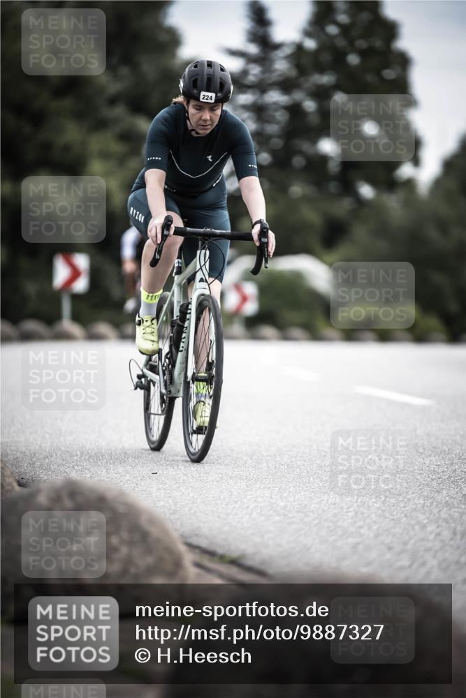 21.06.2026 - 29. Vierlanden-Triathlon H.Heesch http://msf.ph/oto/9887327 21.06.2026 10:43:36 Radfahren 103, 224, 230 meine-sportfotos.de