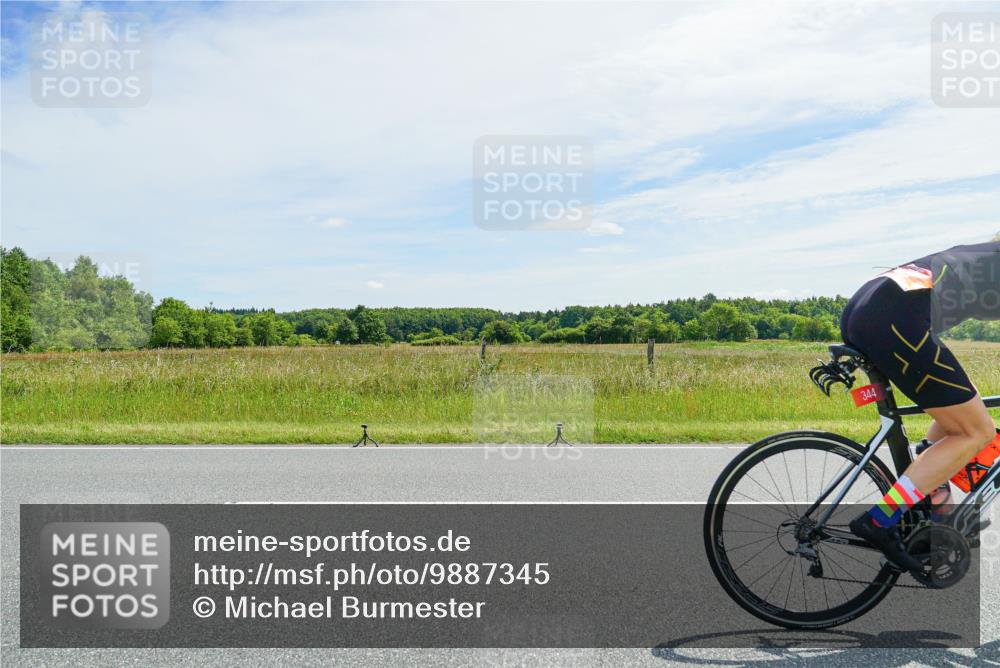 21.06.2026 - Viking Triathlon Michael Burmester http://msf.ph/oto/9887345 21.06.2026 11:57:18 Radfahren 25, 134, 137, 158, 190, 225, 253, 344, 369, 388, 449, 469, 547, 575, 630 meine-sportfotos.de