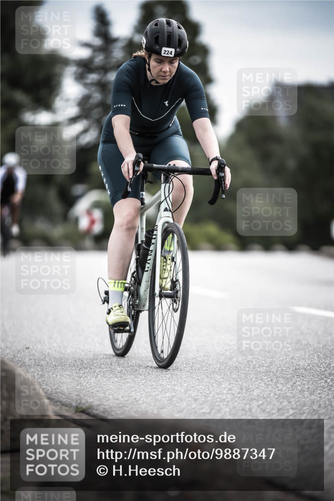 21.06.2026 - 29. Vierlanden-Triathlon H.Heesch http://msf.ph/oto/9887347 21.06.2026 10:43:36 Radfahren 103, 224, 230 meine-sportfotos.de