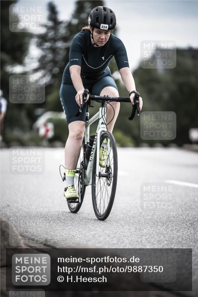 21.06.2026 - 29. Vierlanden-Triathlon H.Heesch http://msf.ph/oto/9887350 21.06.2026 10:43:36 Radfahren 103, 224, 230 meine-sportfotos.de