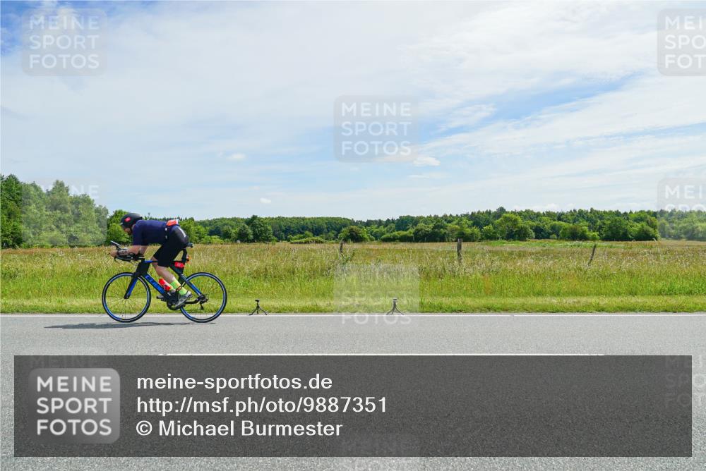 21.06.2026 - Viking Triathlon Michael Burmester http://msf.ph/oto/9887351 21.06.2026 11:57:22 Radfahren 25, 134, 137, 158, 190, 344, 369, 388, 449, 547, 575, 630 meine-sportfotos.de