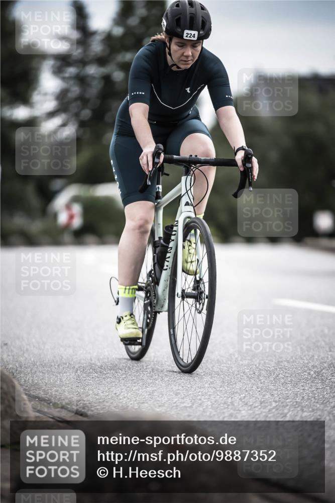 21.06.2026 - 29. Vierlanden-Triathlon H.Heesch http://msf.ph/oto/9887352 21.06.2026 10:43:36 Radfahren 103, 224, 230 meine-sportfotos.de