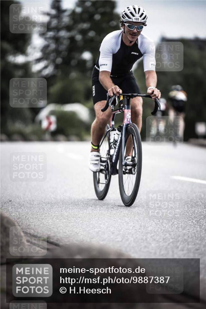 21.06.2026 - 29. Vierlanden-Triathlon H.Heesch http://msf.ph/oto/9887387 21.06.2026 10:43:40 Radfahren 103, 224, 230 meine-sportfotos.de