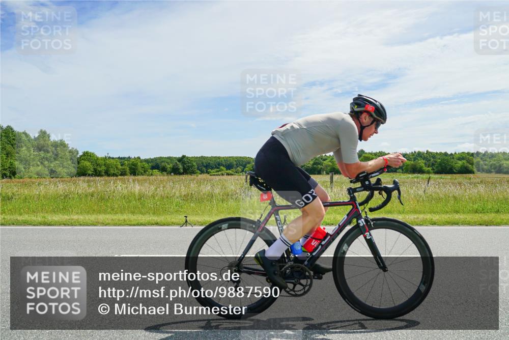 21.06.2026 - Viking Triathlon Michael Burmester http://msf.ph/oto/9887590 21.06.2026 12:00:41 Radfahren 42, 200, 285, 332, 404, 554, 568, 604, 617, 623, 639 meine-sportfotos.de