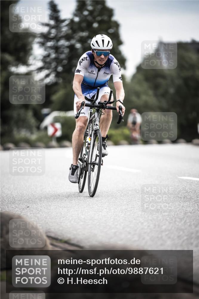 21.06.2026 - 29. Vierlanden-Triathlon H.Heesch http://msf.ph/oto/9887621 21.06.2026 10:44:43 Radfahren 25, 34, 59, 121, 191, 248, 261, 452, 474 meine-sportfotos.de