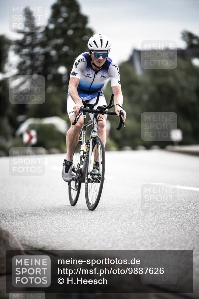 21.06.2026 - 29. Vierlanden-Triathlon H.Heesch http://msf.ph/oto/9887626 21.06.2026 10:44:43 Radfahren 25, 34, 59, 121, 191, 248, 261, 452, 474 meine-sportfotos.de