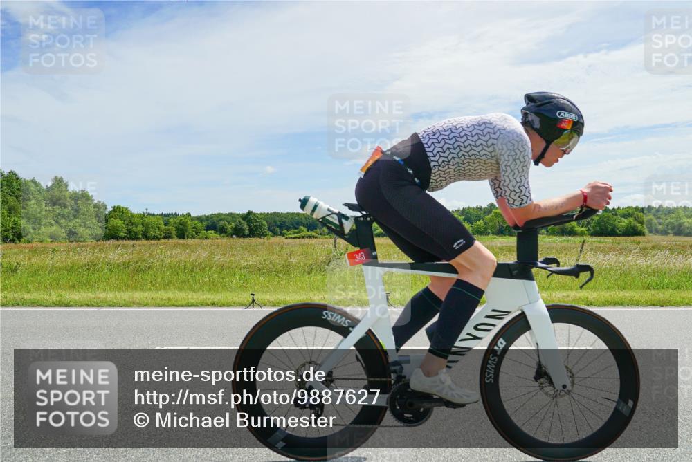 21.06.2026 - Viking Triathlon Michael Burmester http://msf.ph/oto/9887627 21.06.2026 12:01:11 Radfahren 30, 43, 82, 155, 260, 323, 343, 390, 391, 472, 548, 555, 646 meine-sportfotos.de