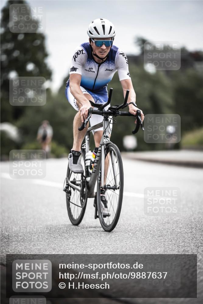 21.06.2026 - 29. Vierlanden-Triathlon H.Heesch http://msf.ph/oto/9887637 21.06.2026 10:44:44 Radfahren 25, 34, 59, 121, 191, 248, 261, 452, 474 meine-sportfotos.de