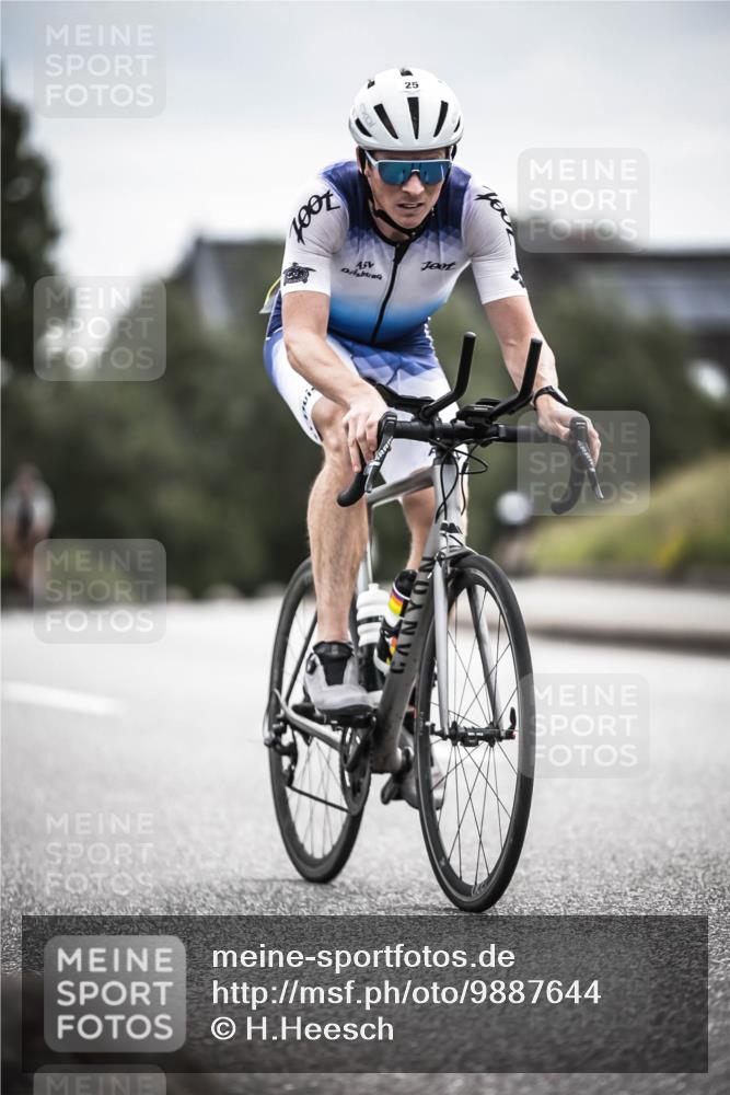 21.06.2026 - 29. Vierlanden-Triathlon H.Heesch http://msf.ph/oto/9887644 21.06.2026 10:44:44 Radfahren 25, 34, 59, 121, 191, 248, 261, 452, 474 meine-sportfotos.de