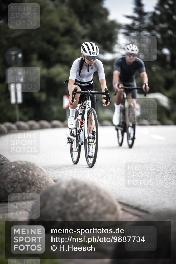 21.06.2026 - 29. Vierlanden-Triathlon H.Heesch http://msf.ph/oto/9887734 21.06.2026 10:45:12 Radfahren 37, 88, 257, 271, 428 meine-sportfotos.de