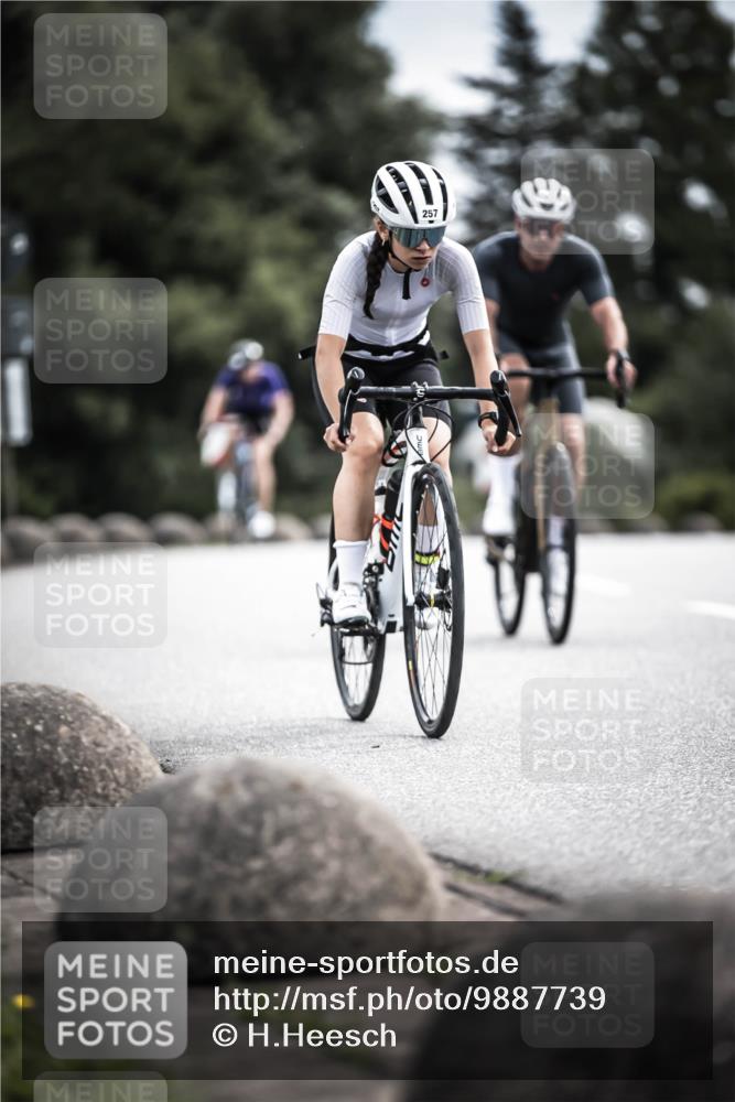 21.06.2026 - 29. Vierlanden-Triathlon H.Heesch http://msf.ph/oto/9887739 21.06.2026 10:45:12 Radfahren 37, 88, 257, 271, 428 meine-sportfotos.de
