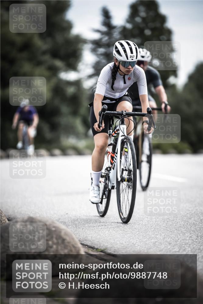 21.06.2026 - 29. Vierlanden-Triathlon H.Heesch http://msf.ph/oto/9887748 21.06.2026 10:45:12 Radfahren 37, 88, 257, 271, 428 meine-sportfotos.de