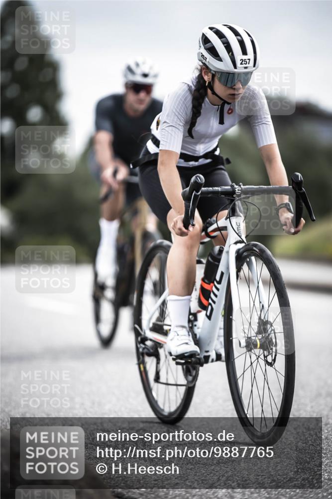 21.06.2026 - 29. Vierlanden-Triathlon H.Heesch http://msf.ph/oto/9887765 21.06.2026 10:45:13 Radfahren 37, 88, 257, 271, 428 meine-sportfotos.de