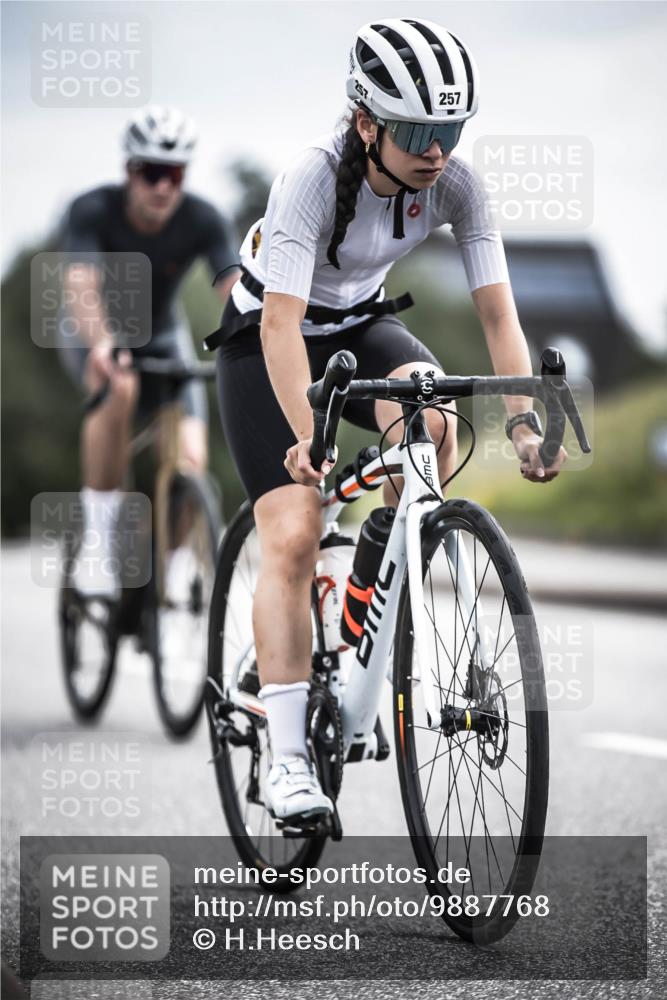 21.06.2026 - 29. Vierlanden-Triathlon H.Heesch http://msf.ph/oto/9887768 21.06.2026 10:45:13 Radfahren 37, 88, 257, 271, 428 meine-sportfotos.de